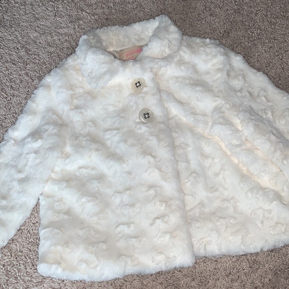 Little girls fur jacket - Picture 2 of 5